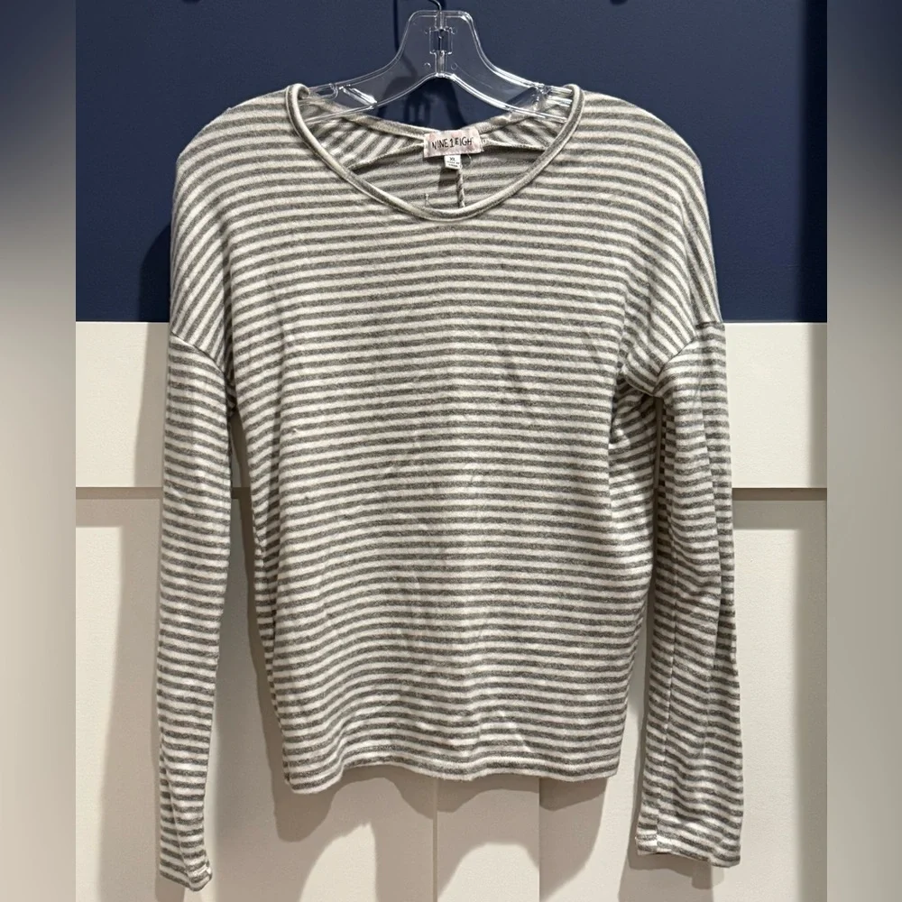Gray and White Striped Sweater Girls XL - Picture 2 of 7